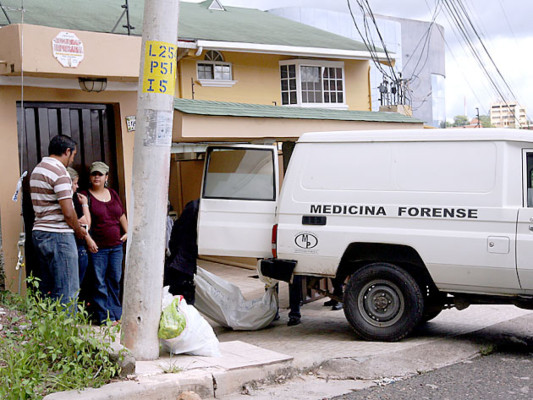 Policía tras asesino de tres mujeres, un motorista que fue despedido hace un mes