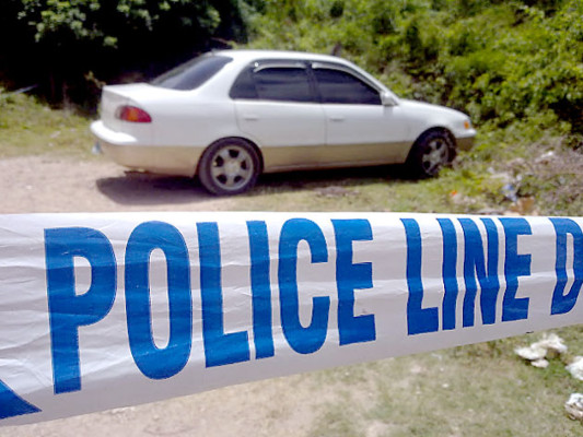 Dentro de su carro encuentran muerto a agente de la DNIC