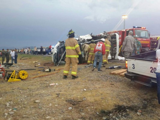 Once muertos deja accidente vial en carretera del norte de Honduras
