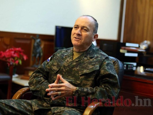 Jefe de las FFAA dice que Luis Zelaya le insinuó sacar al gobierno&nbsp;&nbsp;