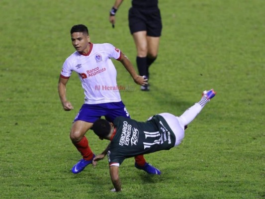 Jugadores de Olimpia y Marathón protagonizaron zafarrancho contra el arbitraje de Melissa Pastrana
