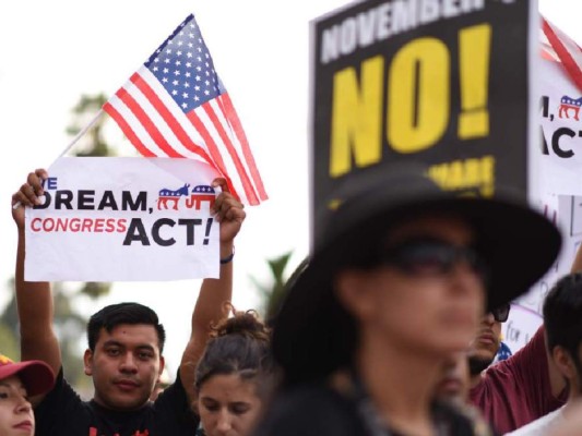 Corte Suprema de Estados Unidos ordena que DACA siga vigente