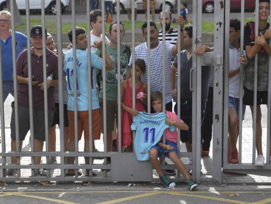 El francés Ousmane Dembelé ya luce los colores del Barcelona