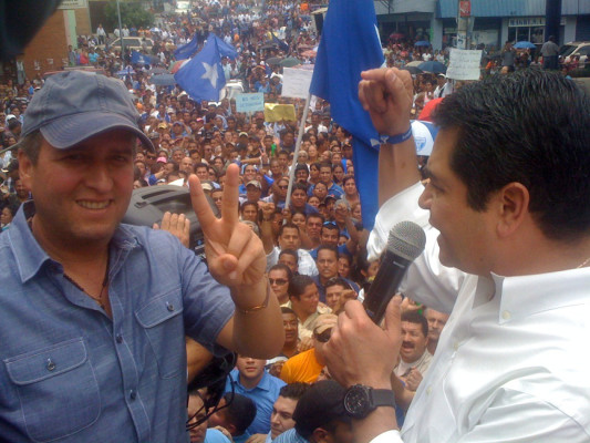 Partido Nacional marcha para exigir inscripción