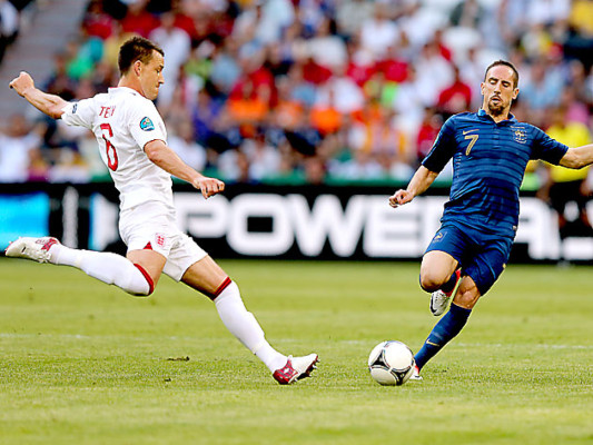 Francia empata ante Inglaterra con gol de Nasri