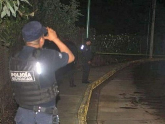 Hallan nueve cadáveres colgando de un puente en México