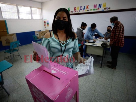Con un nuevo sistema y con nueva identidad: así se desarrollan las elecciones en Honduras