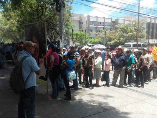 Exigen investigar autores intelectuales del crimen contra Berta Cáceres