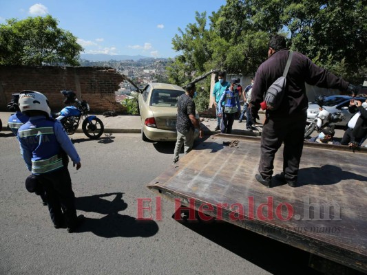 Conductor pierde el control y casi cae a un abismo frente al estadio El Birichiche&nbsp;&nbsp;