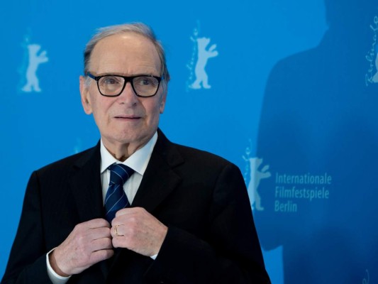(FILES) In this file photo taken on January 28, 2016 Italian composer Ennio Morricone poses as he arrives for the premiere of the film 'The Hateful Eight' in Rome. - Ennio Morricone, one of the world's best-known and most prolific film composers, has died in Rome, Italian media reported on July 6, 2020. (Photo by TIZIANA FABI / AFP)