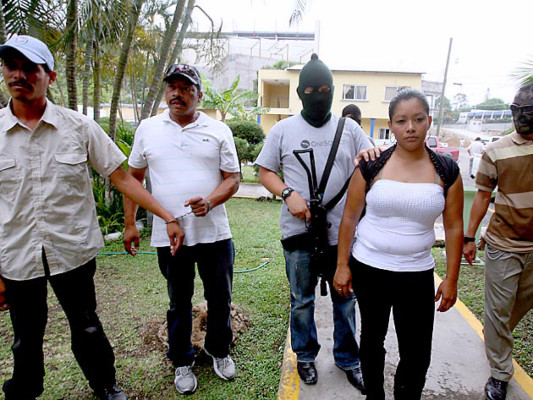 A la cárcel pareja de presuntos extorsionadores