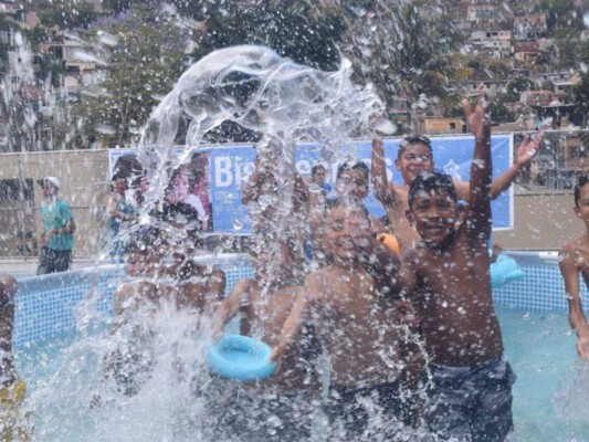 Piscinas, toboganes y el arte del graffiti presentes en colonias capitalinas