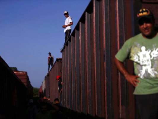 Juez prohíbe usar fondos militares para muro fronterizo de Estados Unidos