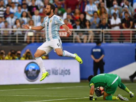 Argentina venció 2-1 a Chile con goles de Di María y Banegas
