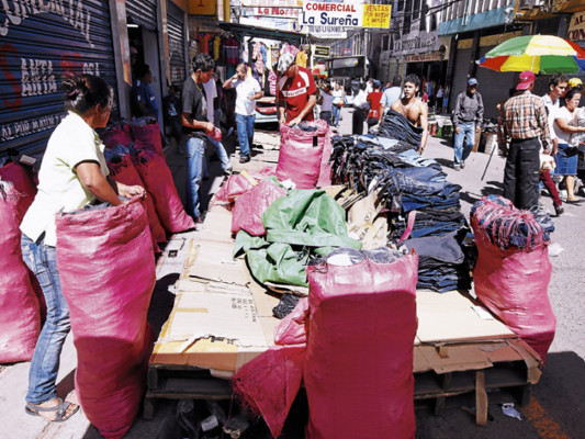 Zafarrancho entre policías y vendedores