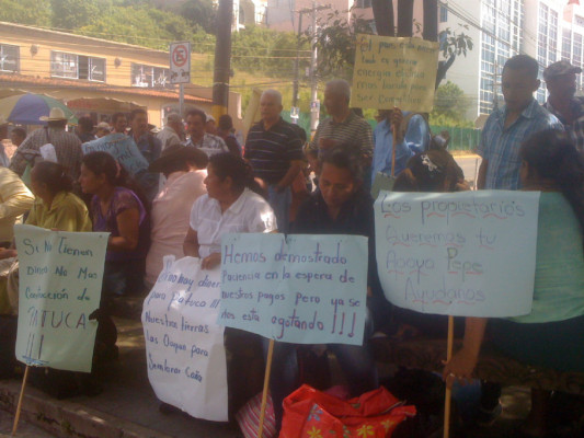 Pobladores de Patuca protestan en Tegucigalpa