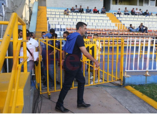 Diego Vázquez se vuelve loco en las gradas tras la clasificación de Motagua a la Final