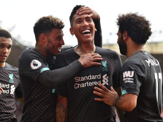 Sané y Firmino colocan al Liverpool líder provisional de la Premier