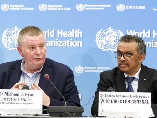 OMS aconseja seguir vacunando con AstraZeneca; se reúne el martes para ver si es segura&nbsp;