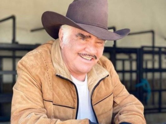 Vicente Fernández sufre accidente y es intervenido quirúrgicamente