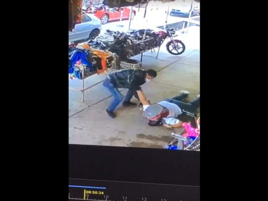 Captan en video violento asalto en un callejón de la Kennedy
