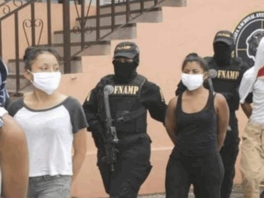 Declaran culpables de extorsión a 13 miembros de la pandilla 18