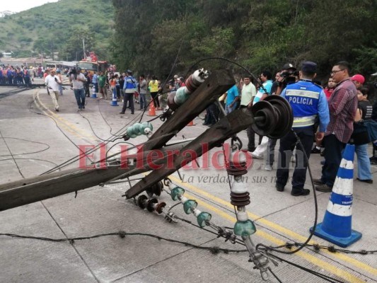 FOTOS: Accidente de rastra deja sin electricidad gran parte de zona sur de Honduras