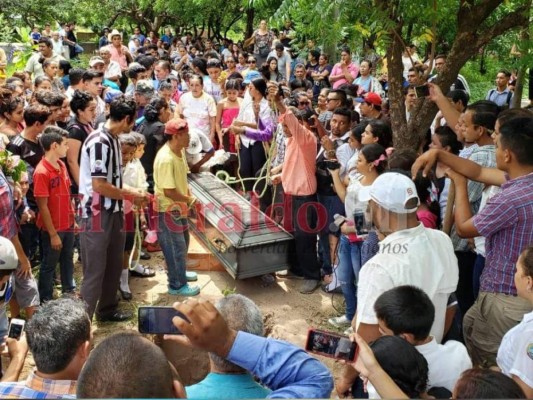 FOTOS: Así fue el último adiós a niña de 11 años asesinada a balazos en Choluteca