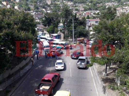 Caos en la capital, las imágenes del masivo paro de transporte