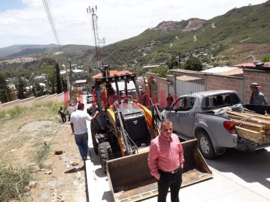 Intentan desalojar a 15 familias en colonia Loarque Sur de la capital