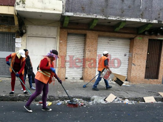 FOTOS: Mercados de Comayagüela amanecen inundados de basura en Navidad, después del 24 de diciembre