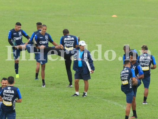 Selección de Honduras entrena bajo la lluvia y Pinto inicia a armar su once titular&nbsp;&nbsp;