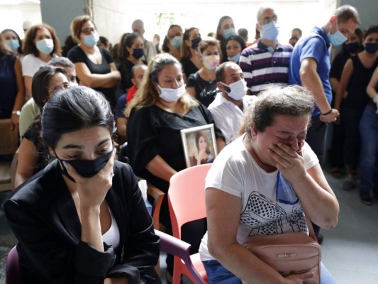 Imágenes que impactan: Beirut llora a sus muertos; sigue búsqueda de más víctimas