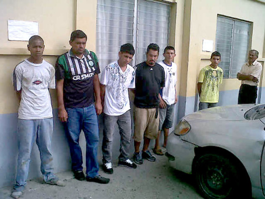 Al menos nueve detenidos en allanamientos policiales en Cortés