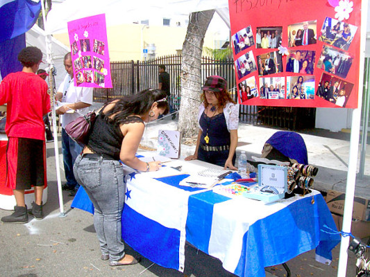 Realizan campaña a favor de que se otorgue la residencia a los hondureños con TPS