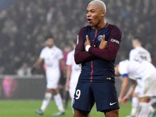 Kylian Mbappé se presenta a los entrenamientos del PSG y descarta su salida