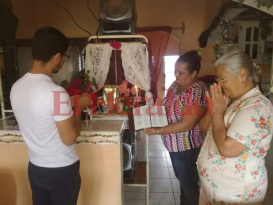 A casi un año del hallazgo del rostro de Jesús en una tortilla de harina, hondureños aseguran que sigue intacto