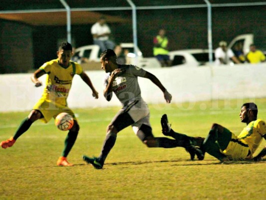 Social Sol le roba un punto al Real España y respira dos segudos más en primera división