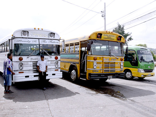 Gobierno y transportistas negociarán una rebaja al pasaje del bus en la capital hondureña