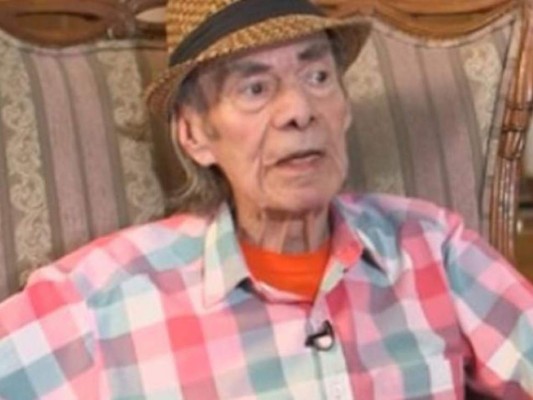 Un rosario, camisa del América y cenizas repartidas: el adiós al 'Loco' Valdés