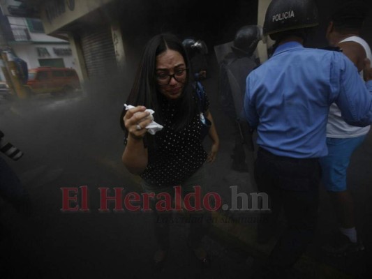 FOTOS: Llanto, pánico e histeria colectiva por incendio en edificio de la Alcaldía Municipal