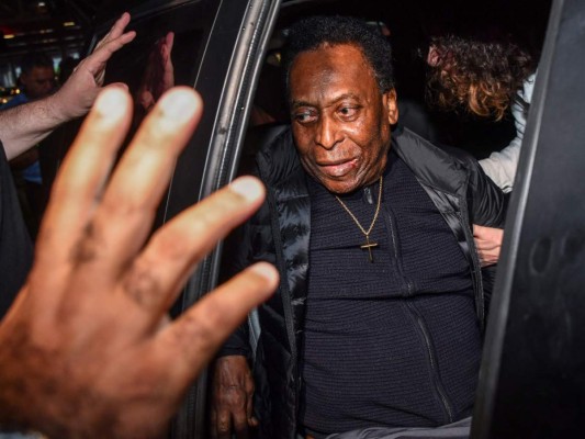 Pelé es internado de nuevo para seguir tratamiento contra tumor