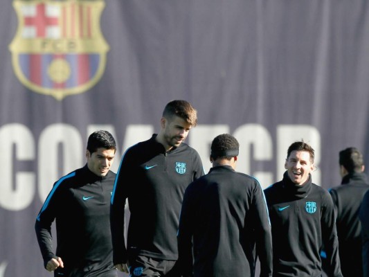 Barcelona recibe a la Roma en una nube después de ganar el clásico español