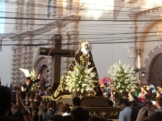 Honduras: Católicos se congregan en procesión del Santo Entierro