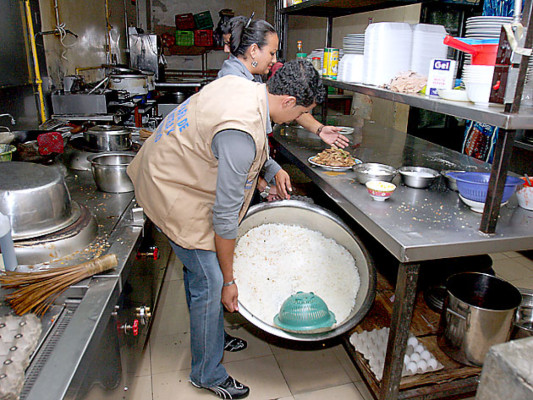 Por insalubre cierran restaurante de comida china en el bulevar Morazán de Tegucigalpa