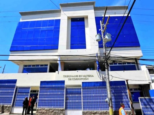 Dos implicados en caso de becas fraudulentas se entregan voluntariamente tras semanas prófugos