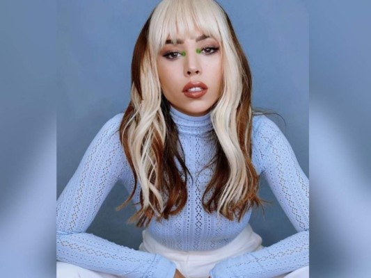 Captan a Danna Paola disfrutando de la playa con su nuevo romance