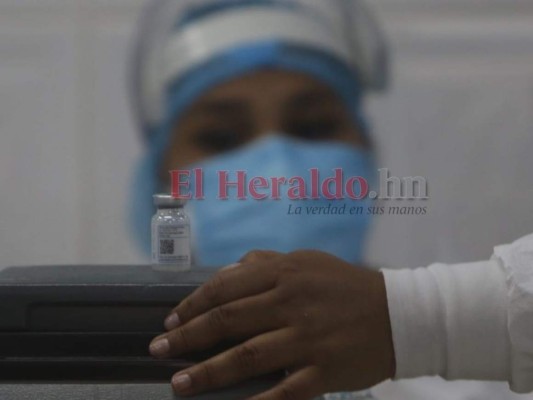 ¿Cuál es el proceso correcto para aplicar la vacuna contra covid-19 de Moderna?