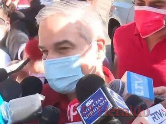 Entre empujones y cámaras, Yani Rosenthal ejerció el voto junto a toda su familia (FOTOS)