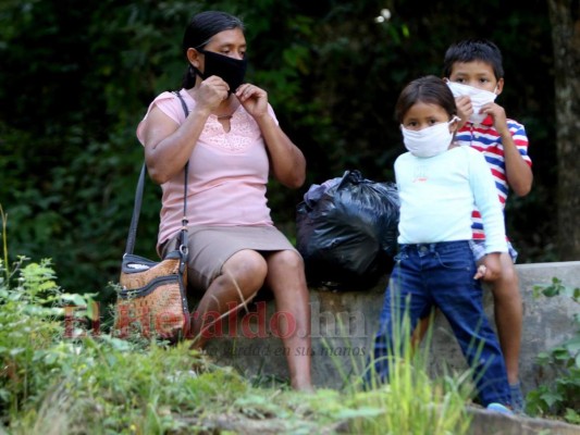 Los ancianos tiene prohibido salir. Un contagio de covid-19 con un cuadro grave puede ser fatal debido a la lejanía del pueblo. Foto: Johny Magallanes / EL HERALDO.